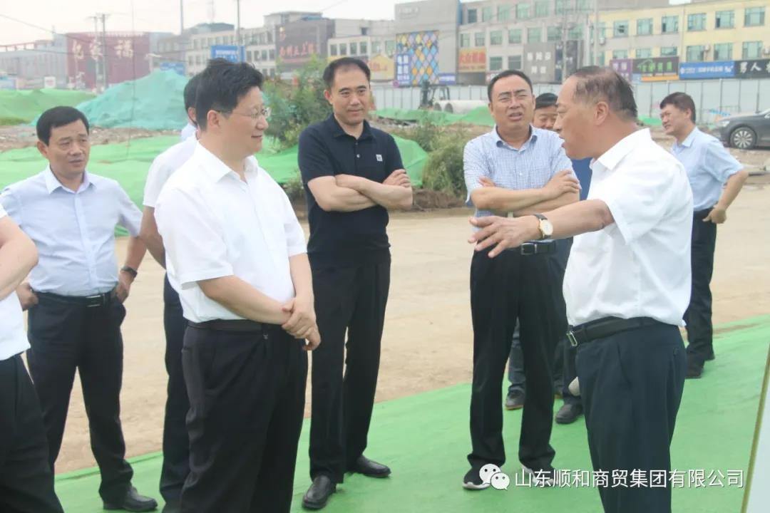 臨沂市委副書記、市長孟慶斌一行到臨沂商貿(mào)服務(wù)型國家物流樞紐山東順和國際智慧物流園項目現(xiàn)場調(diào)研督導(dǎo)