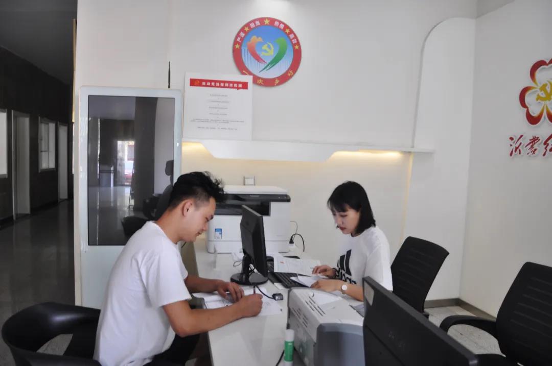 【一次辦好 服務(wù)更好】山東順和集團便民服務(wù)點成功辦理首個食品經(jīng)營許可證業(yè)務(wù)