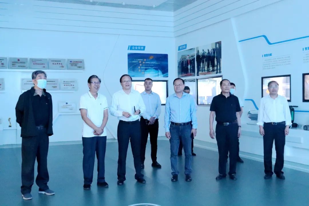 市區(qū)老干部一行蒞臨順和集團考察指導(dǎo)