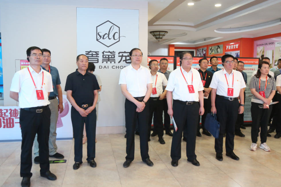 全省互聯(lián)網(wǎng)行業(yè)黨建工作現(xiàn)場推進(jìn)會與會人員蒞臨順和直播觀摩指導(dǎo)