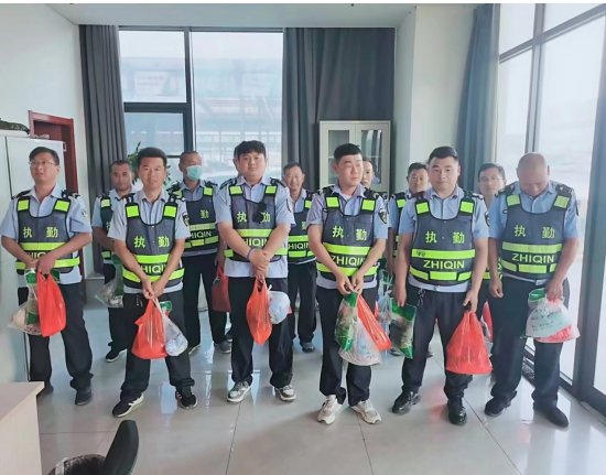 致敬高溫下的堅(jiān)守，送上最暖心的“清涼”