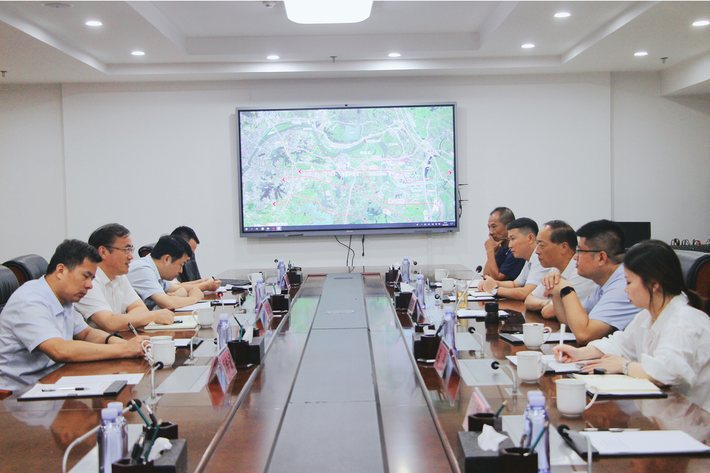 黃岡市委常委、市委秘書長(zhǎng)余友斌一行蒞臨順和集團(tuán)參觀考察