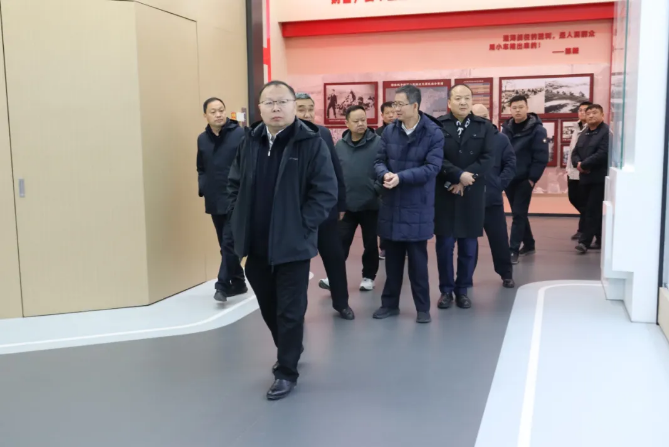 潁泉區(qū)委副書(shū)記劉斌一行蒞臨順和國(guó)際智慧物流園參觀考察